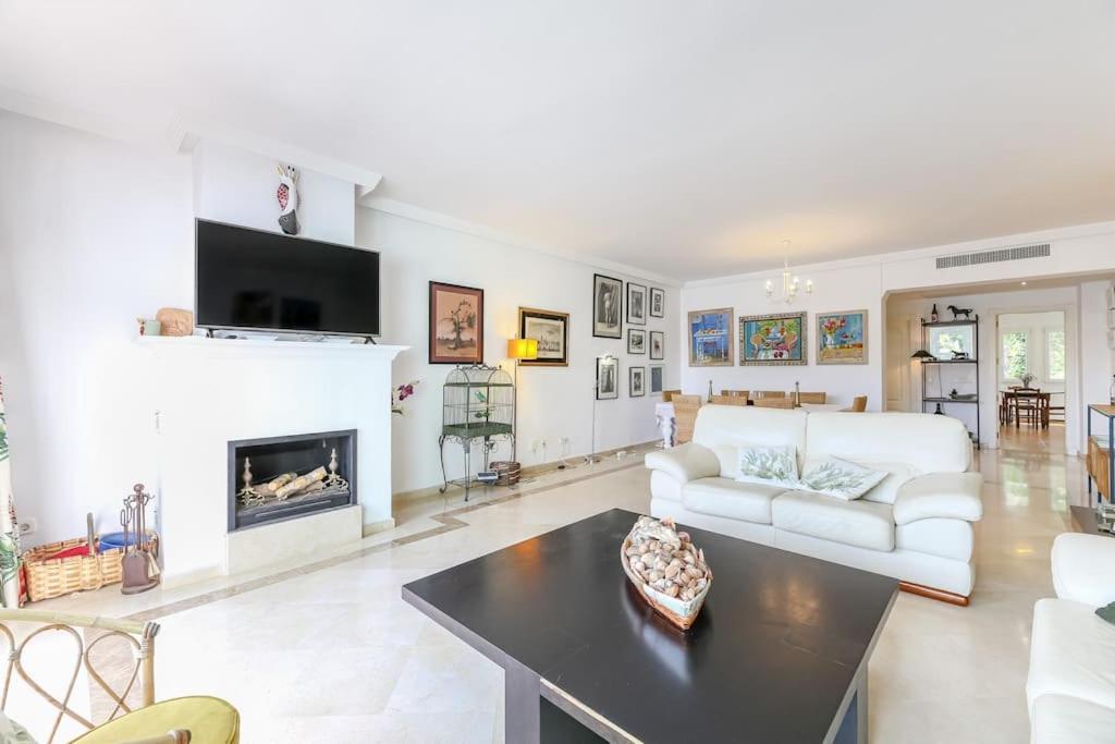 Palm Beachfront Apartment Marbella