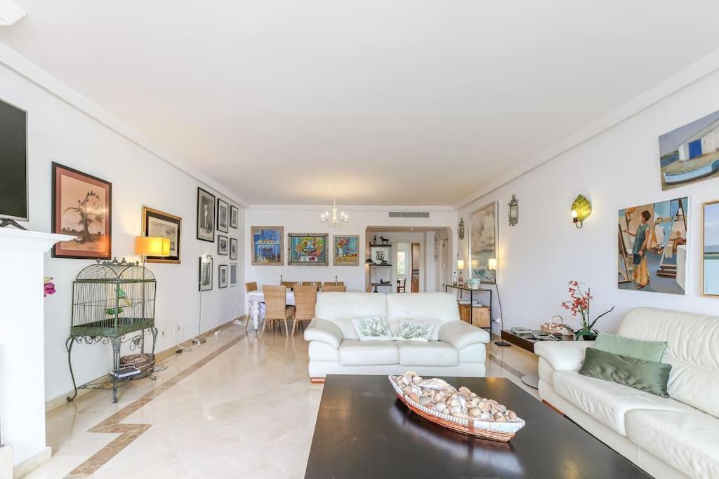 Palm Beachfront Apartment *
