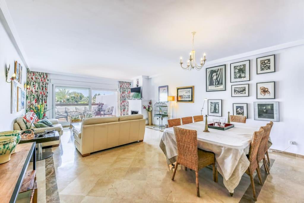 Palm Beachfront Apartment *